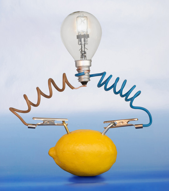 Zitrone mit Glühlampe