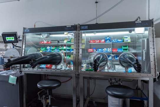 Glove-Box Zwei Glove-Boxen vom Typ MEGA E-Line