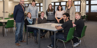 Gruppenbild Übergabe Arbeitsraum