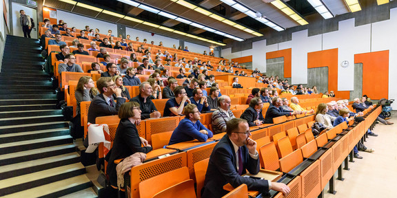 Hörsaal Hörsaal mit Publikum