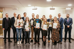 Absolventinnen - Absolventen