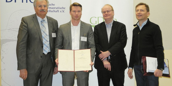 Preisverleihung an Dr. Dennis Schade