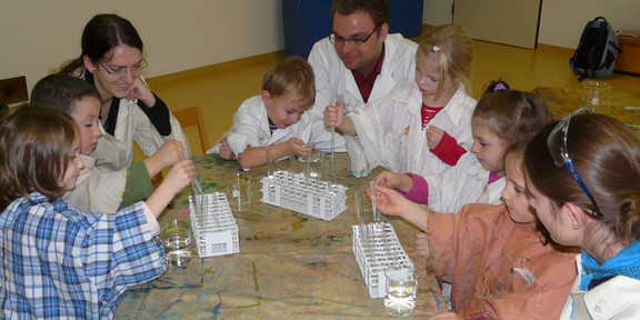 Kinder experimentieren Kinder experimentieren