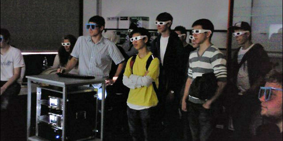 Schüler bei einer 3D-Vorführung