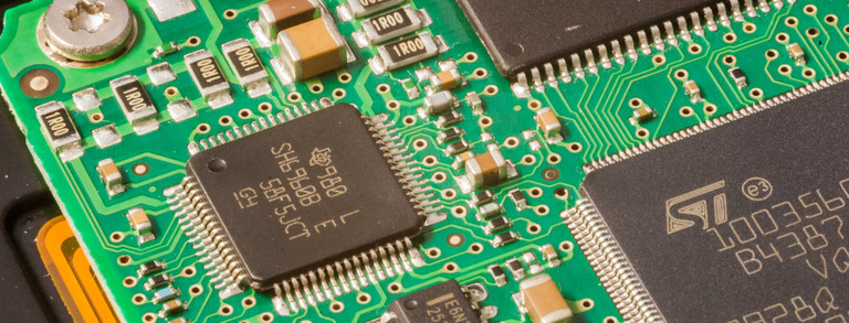 Nahaufnahme Computerplatine Eine Nahaufnahme einer Computerplatine in grün.